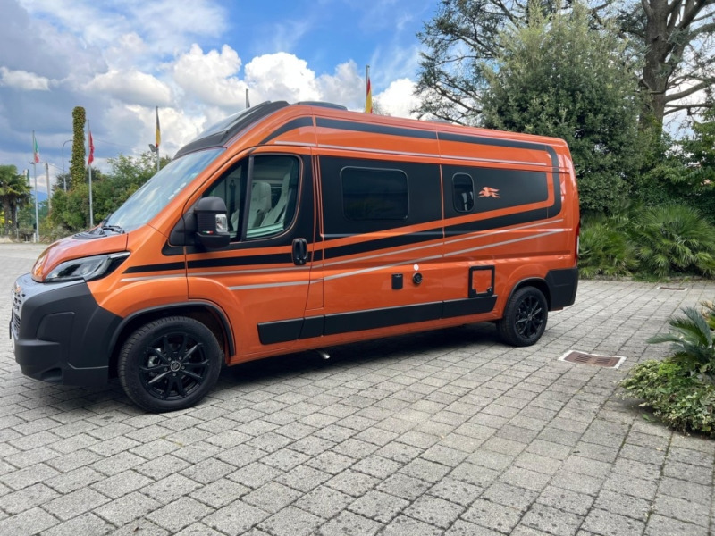 Laika Kosmo 60 Supremo Camper Van - Kamp kombi: slika Laika Kosmo 60 Supremo Camper Van - Kamp kombi Laika Kosmo 60 Supremo Camper Van - Kamp kombi: slika Laika Kosmo 60 Supremo Camper Van - Kamp kombi