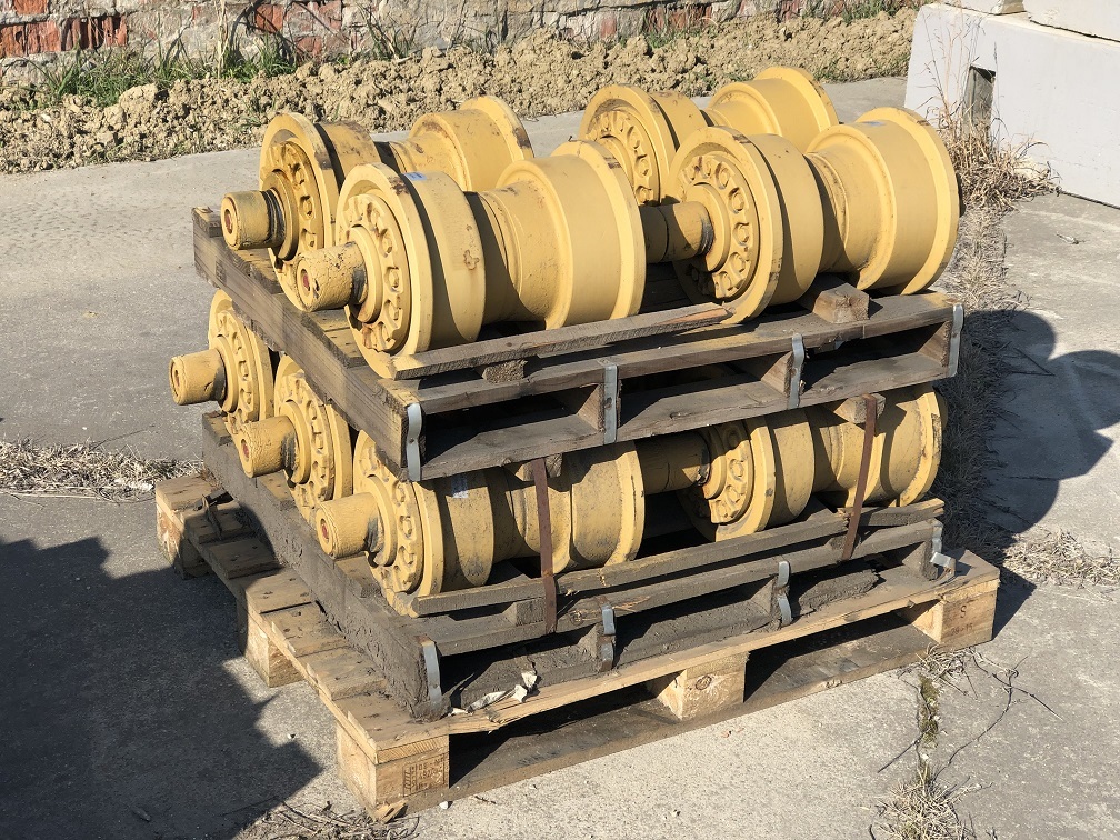 Komatsu D375A-5 track rollers - Valjak gusjenice za Buldožer: slika Komatsu D375A-5 track rollers - Valjak gusjenice za Buldožer Komatsu D375A-5 track rollers - Valjak gusjenice za Buldožer: slika Komatsu D375A-5 track rollers - Valjak gusjenice za Buldožer