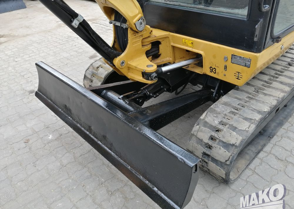 Bager gusjeničar Caterpillar 302.7 D CR: slika Bager gusjeničar Caterpillar 302.7 D CR
