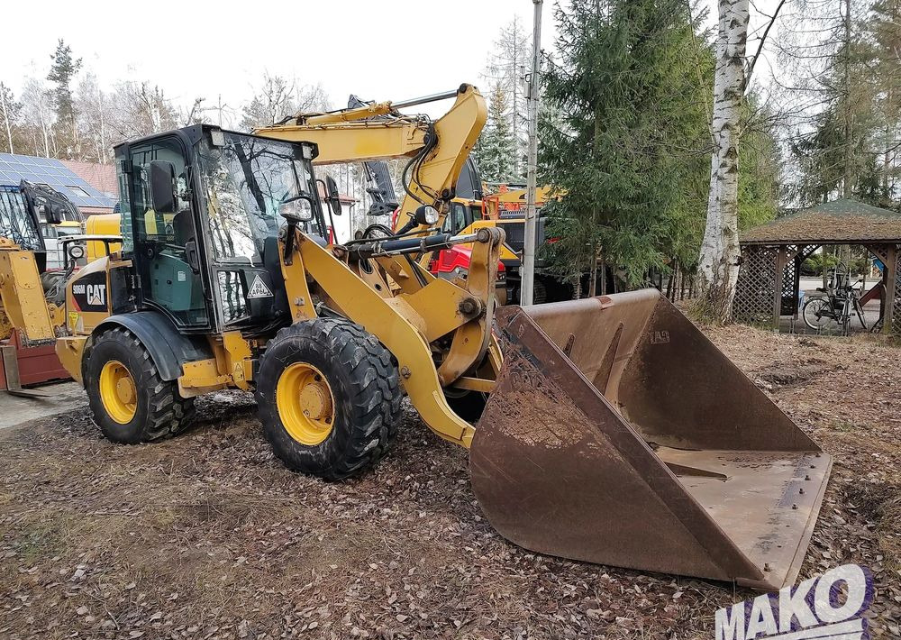 Caterpillar 906M - Utovarivač na kotačima: slika Caterpillar 906M - Utovarivač na kotačima Caterpillar 906M - Utovarivač na kotačima: slika Caterpillar 906M - Utovarivač na kotačima