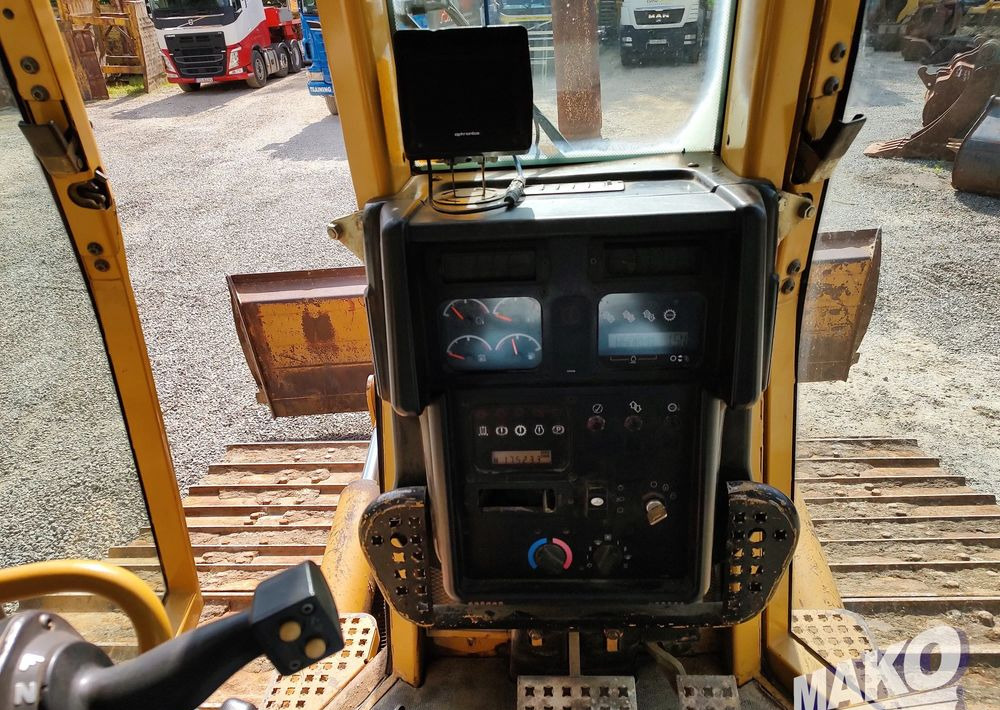 Buldožer Caterpillar D6N LGP: slika Buldožer Caterpillar D6N LGP Buldožer Caterpillar D6N LGP: slika Buldožer Caterpillar D6N LGP