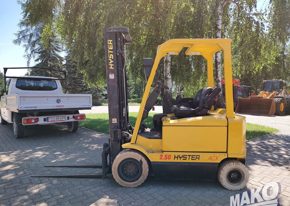 Hyster J2.50XM-717 - Električni viličar: slika Hyster J2.50XM-717 - Električni viličar Hyster J2.50XM-717 - Električni viličar: slika Hyster J2.50XM-717 - Električni viličar