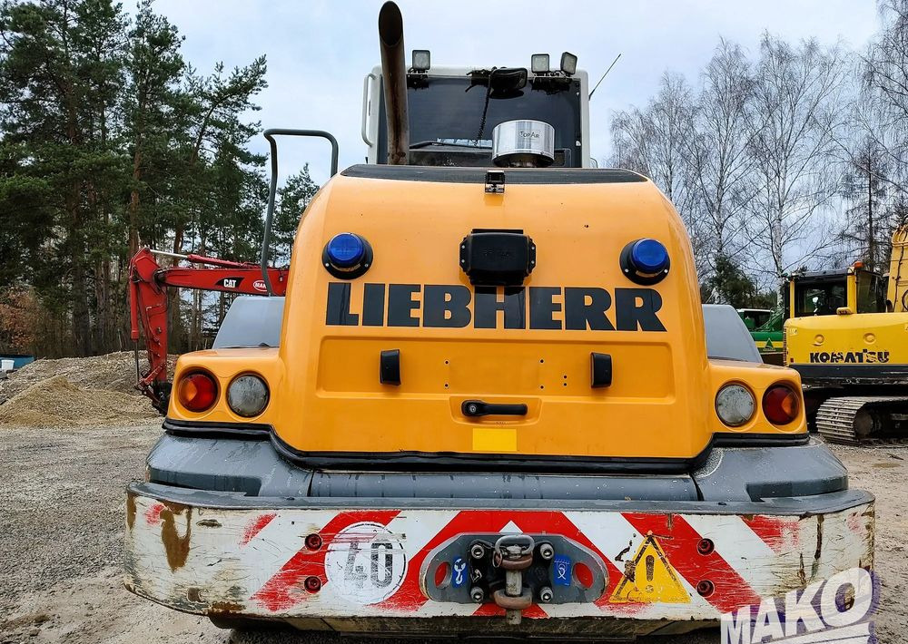 Liebherr L542 - Utovarivač na kotačima: slika Liebherr L542 - Utovarivač na kotačima Liebherr L542 - Utovarivač na kotačima: slika Liebherr L542 - Utovarivač na kotačima