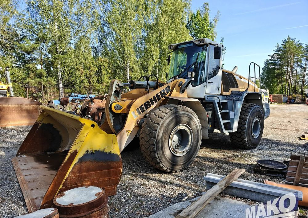 Liebherr L566 - Utovarivač na kotačima: slika Liebherr L566 - Utovarivač na kotačima Liebherr L566 - Utovarivač na kotačima: slika Liebherr L566 - Utovarivač na kotačima