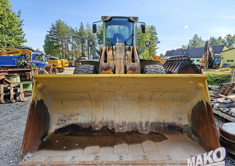 Liebherr L566 - Utovarivač na kotačima: slika Liebherr L566 - Utovarivač na kotačima Liebherr L566 - Utovarivač na kotačima: slika Liebherr L566 - Utovarivač na kotačima