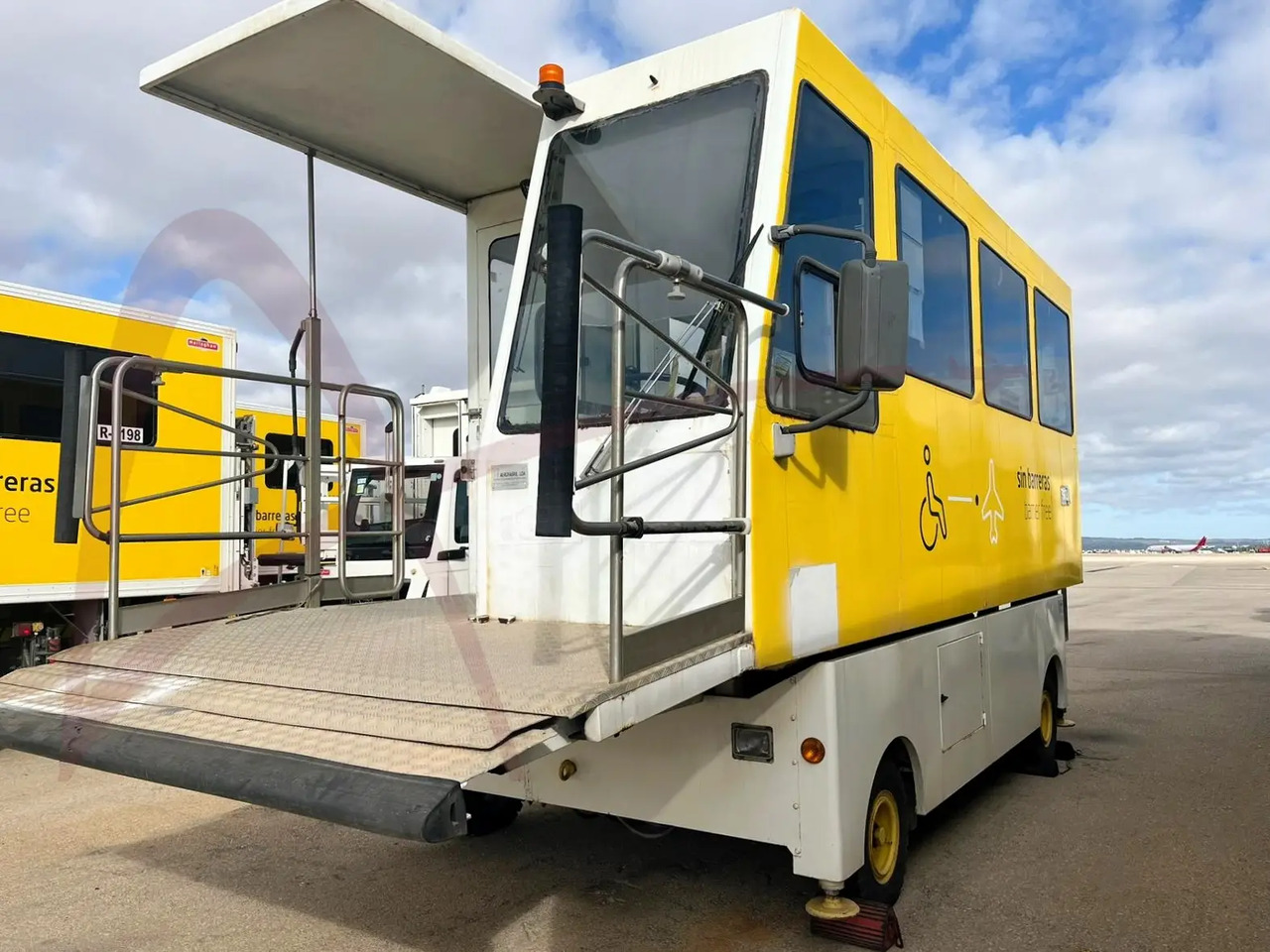 AEROFABRIL 6C-4M-ALT.6 - Ambulift: slika AEROFABRIL 6C-4M-ALT.6 - Ambulift AEROFABRIL 6C-4M-ALT.6 - Ambulift: slika AEROFABRIL 6C-4M-ALT.6 - Ambulift