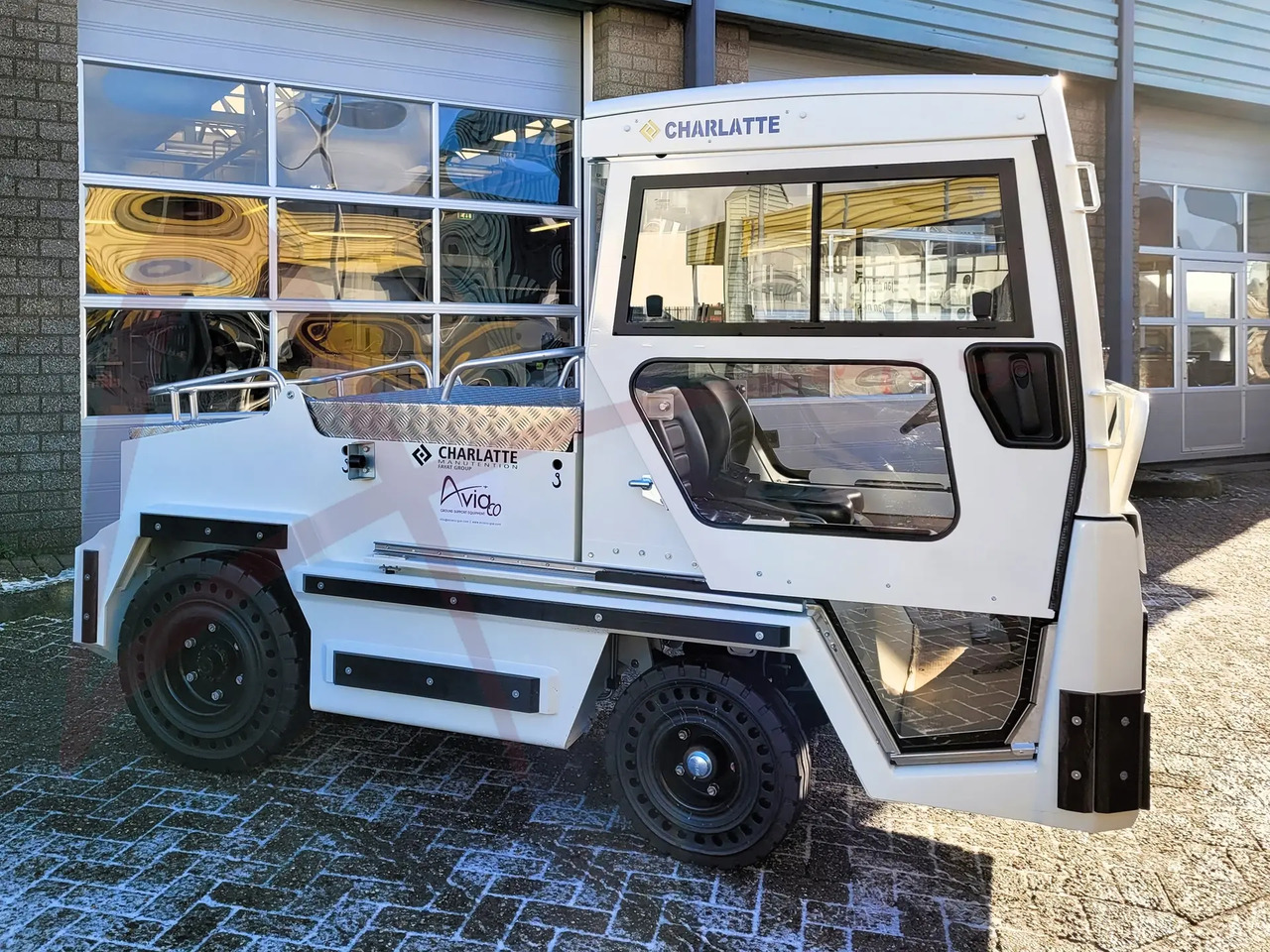 CHARLATTE T135 EVO - Traktor za prtljagu: slika CHARLATTE T135 EVO - Traktor za prtljagu CHARLATTE T135 EVO - Traktor za prtljagu: slika CHARLATTE T135 EVO - Traktor za prtljagu