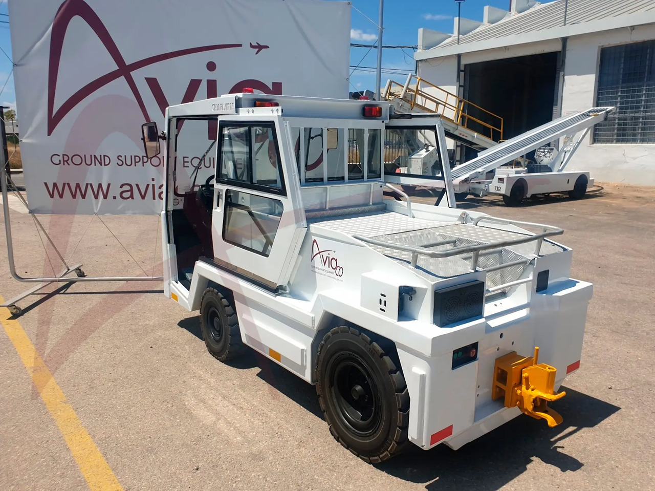 CHARLATTE T135 - Traktor za prtljagu: slika  CHARLATTE T135 - Traktor za prtljagu CHARLATTE T135 - Traktor za prtljagu: slika  CHARLATTE T135 - Traktor za prtljagu