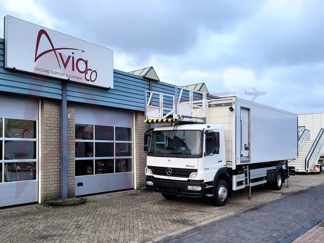 DOLL X-CAT U79.15S045.00 - Vozilo za catering: slika DOLL X-CAT U79.15S045.00 - Vozilo za catering DOLL X-CAT U79.15S045.00 - Vozilo za catering: slika DOLL X-CAT U79.15S045.00 - Vozilo za catering