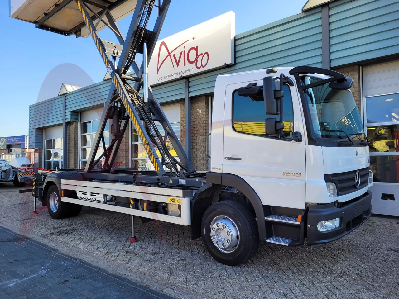 DOLL X-CAT U79.15S045.00 - Vozilo za catering: slika DOLL X-CAT U79.15S045.00 - Vozilo za catering DOLL X-CAT U79.15S045.00 - Vozilo za catering: slika DOLL X-CAT U79.15S045.00 - Vozilo za catering