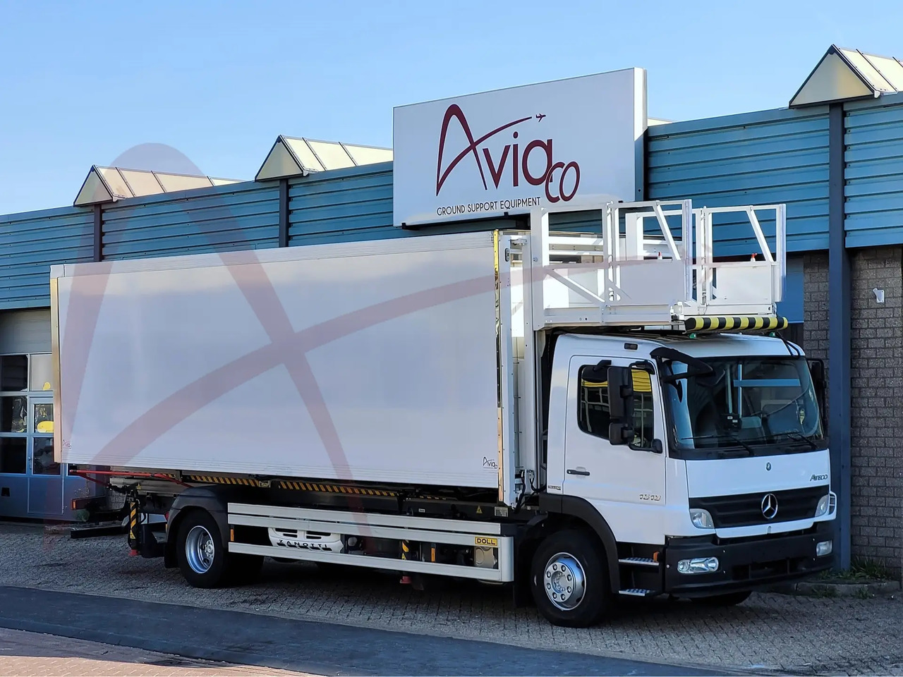 DOLL X-CAT U79.15S045.00 - Vozilo za catering: slika DOLL X-CAT U79.15S045.00 - Vozilo za catering DOLL X-CAT U79.15S045.00 - Vozilo za catering: slika DOLL X-CAT U79.15S045.00 - Vozilo za catering