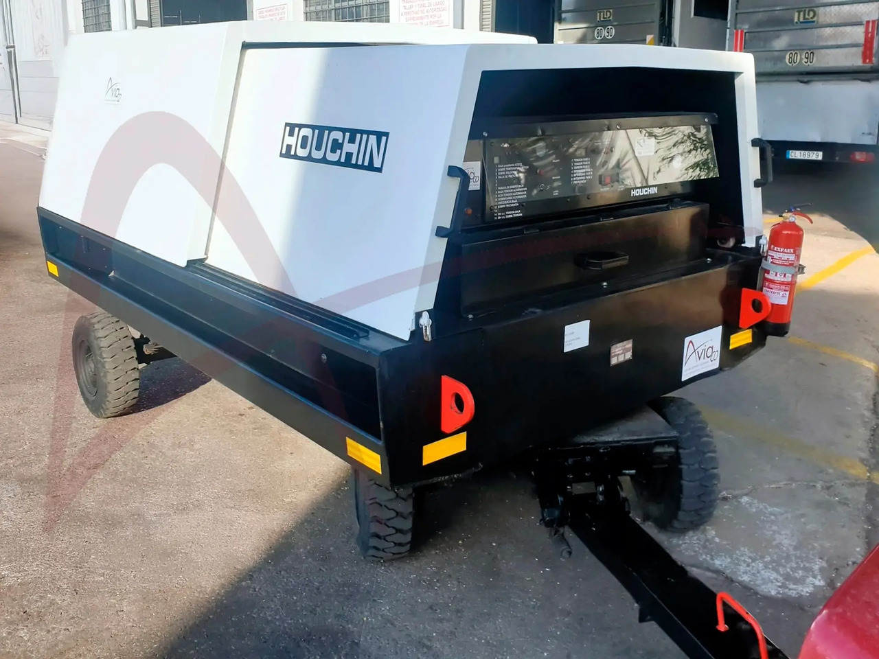 HOUCHIN D690-100SV - Zemaljski agregat GPU: slika HOUCHIN D690-100SV - Zemaljski agregat GPU HOUCHIN D690-100SV - Zemaljski agregat GPU: slika HOUCHIN D690-100SV - Zemaljski agregat GPU