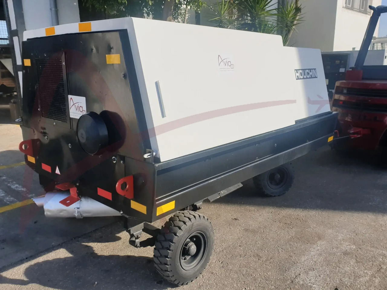 HOUCHIN D690 SV - Zemaljski agregat GPU: slika HOUCHIN D690 SV - Zemaljski agregat GPU HOUCHIN D690 SV - Zemaljski agregat GPU: slika HOUCHIN D690 SV - Zemaljski agregat GPU
