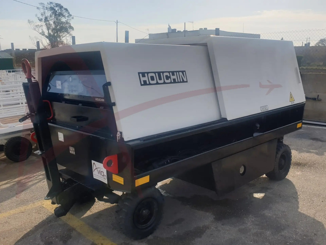 HOUCHIN D690 SV - Zemaljski agregat GPU: slika HOUCHIN D690 SV - Zemaljski agregat GPU HOUCHIN D690 SV - Zemaljski agregat GPU: slika HOUCHIN D690 SV - Zemaljski agregat GPU