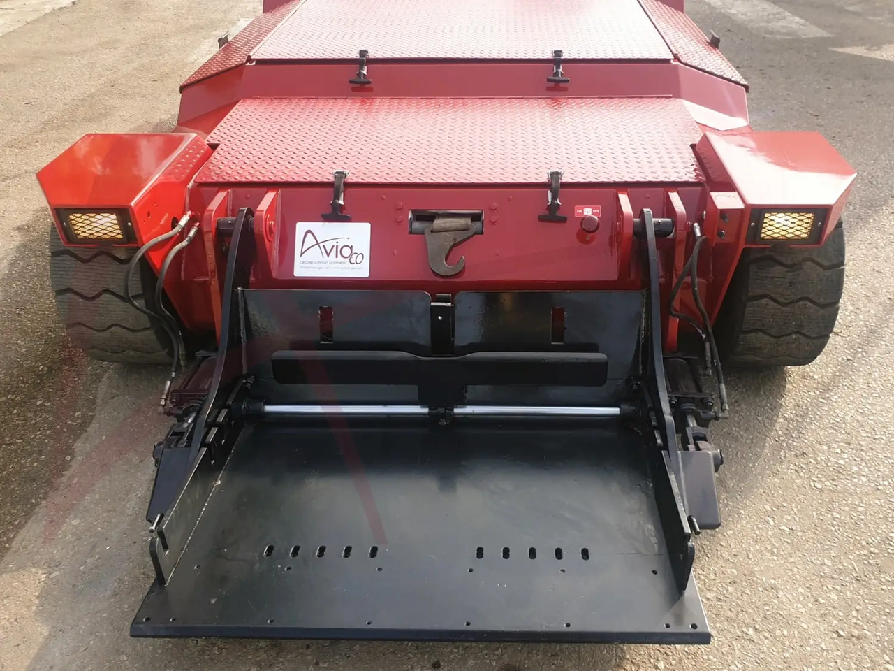 LEKTRO AP8850SDA-EZ - Traktor za vuču zrakoplova: slika LEKTRO AP8850SDA-EZ - Traktor za vuču zrakoplova LEKTRO AP8850SDA-EZ - Traktor za vuču zrakoplova: slika LEKTRO AP8850SDA-EZ - Traktor za vuču zrakoplova
