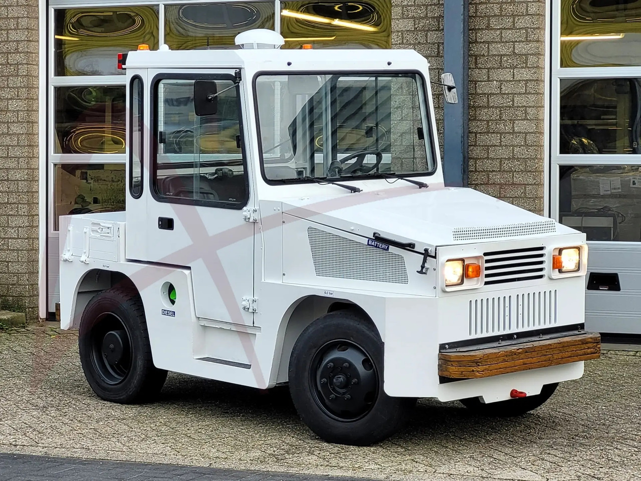 ROFAN ZD6 - Traktor za prtljagu: slika ROFAN ZD6 - Traktor za prtljagu ROFAN ZD6 - Traktor za prtljagu: slika ROFAN ZD6 - Traktor za prtljagu