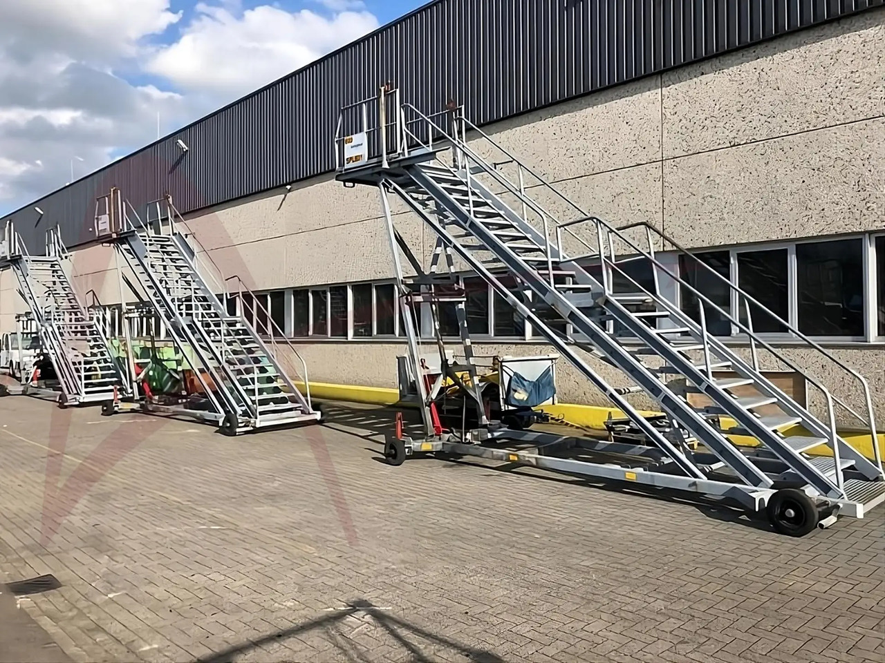 TCG CS4700 - Putničke stepenice: slika TCG CS4700 - Putničke stepenice TCG CS4700 - Putničke stepenice: slika TCG CS4700 - Putničke stepenice