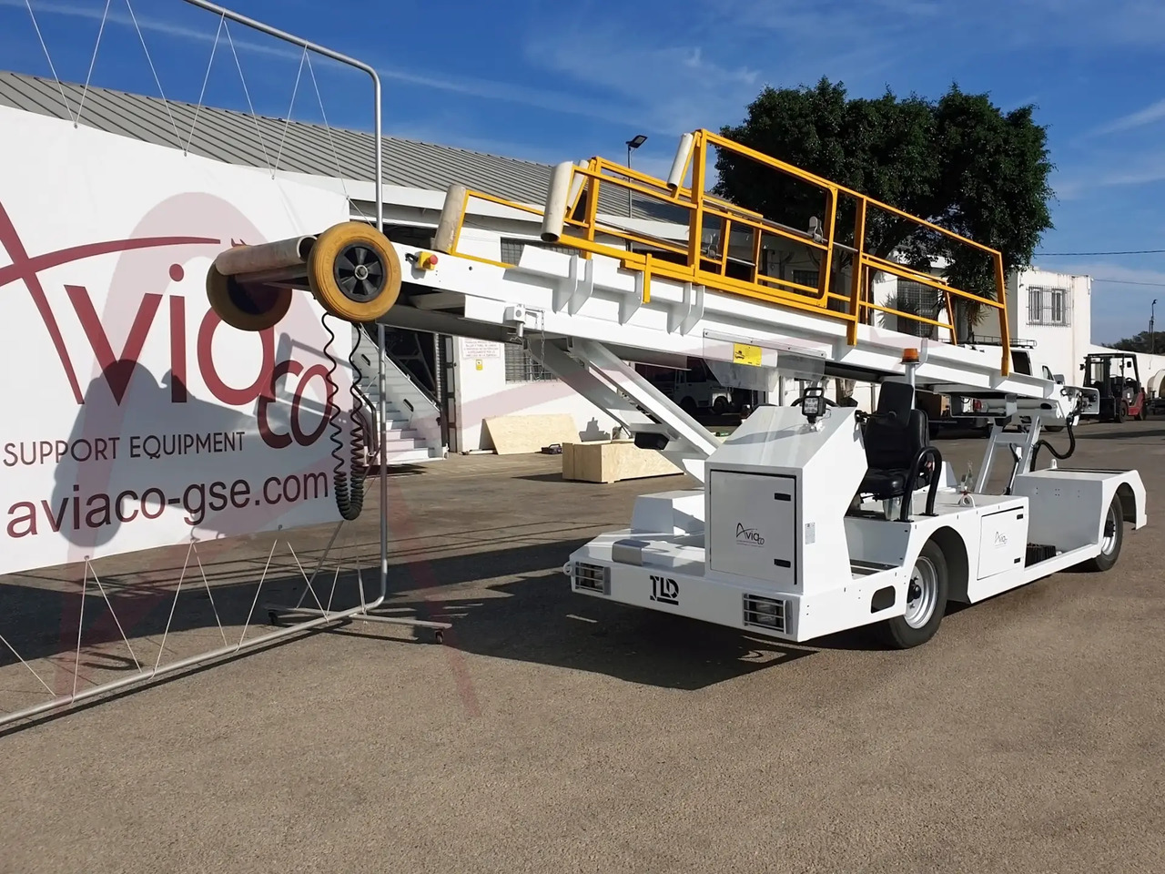 TLD NBL-D - Vozilo s transportnom trakom: slika TLD NBL-D - Vozilo s transportnom trakom TLD NBL-D - Vozilo s transportnom trakom: slika TLD NBL-D - Vozilo s transportnom trakom