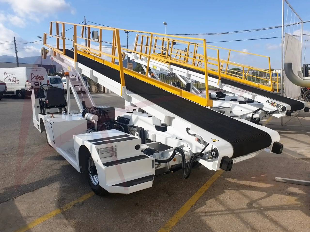 TLD NBL-D - Vozilo s transportnom trakom: slika TLD NBL-D - Vozilo s transportnom trakom TLD NBL-D - Vozilo s transportnom trakom: slika TLD NBL-D - Vozilo s transportnom trakom