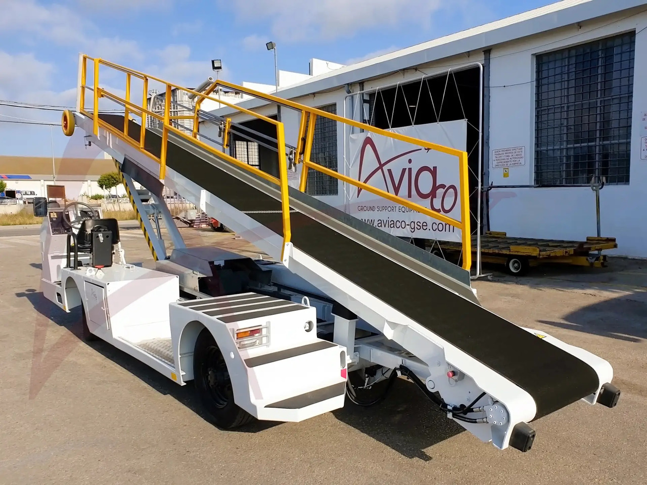 TLD NBL-D - Vozilo s transportnom trakom: slika TLD NBL-D - Vozilo s transportnom trakom TLD NBL-D - Vozilo s transportnom trakom: slika TLD NBL-D - Vozilo s transportnom trakom
