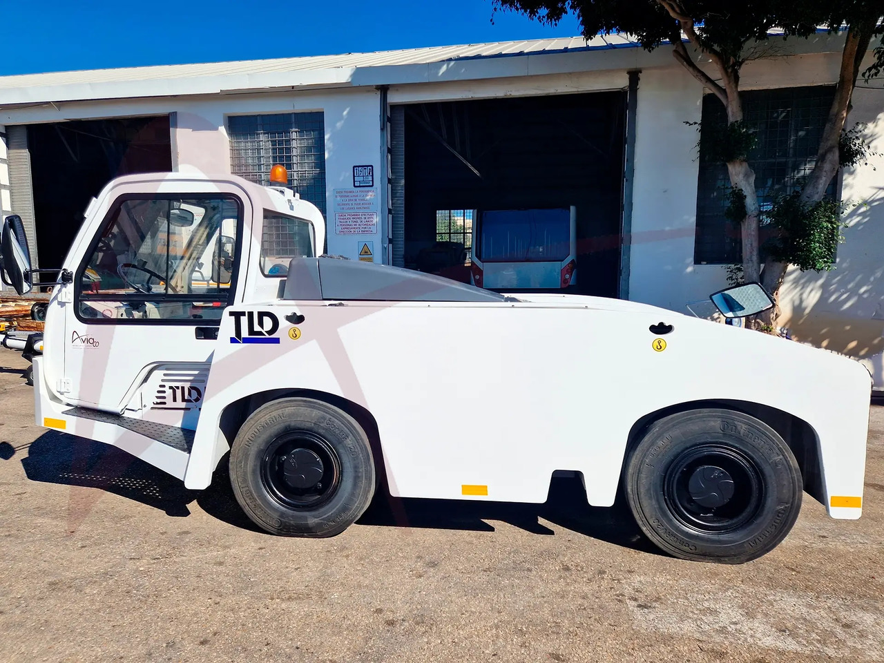 TLD TMX-150/15 - Traktor za vuču zrakoplova: slika TLD TMX-150/15 - Traktor za vuču zrakoplova TLD TMX-150/15 - Traktor za vuču zrakoplova: slika TLD TMX-150/15 - Traktor za vuču zrakoplova