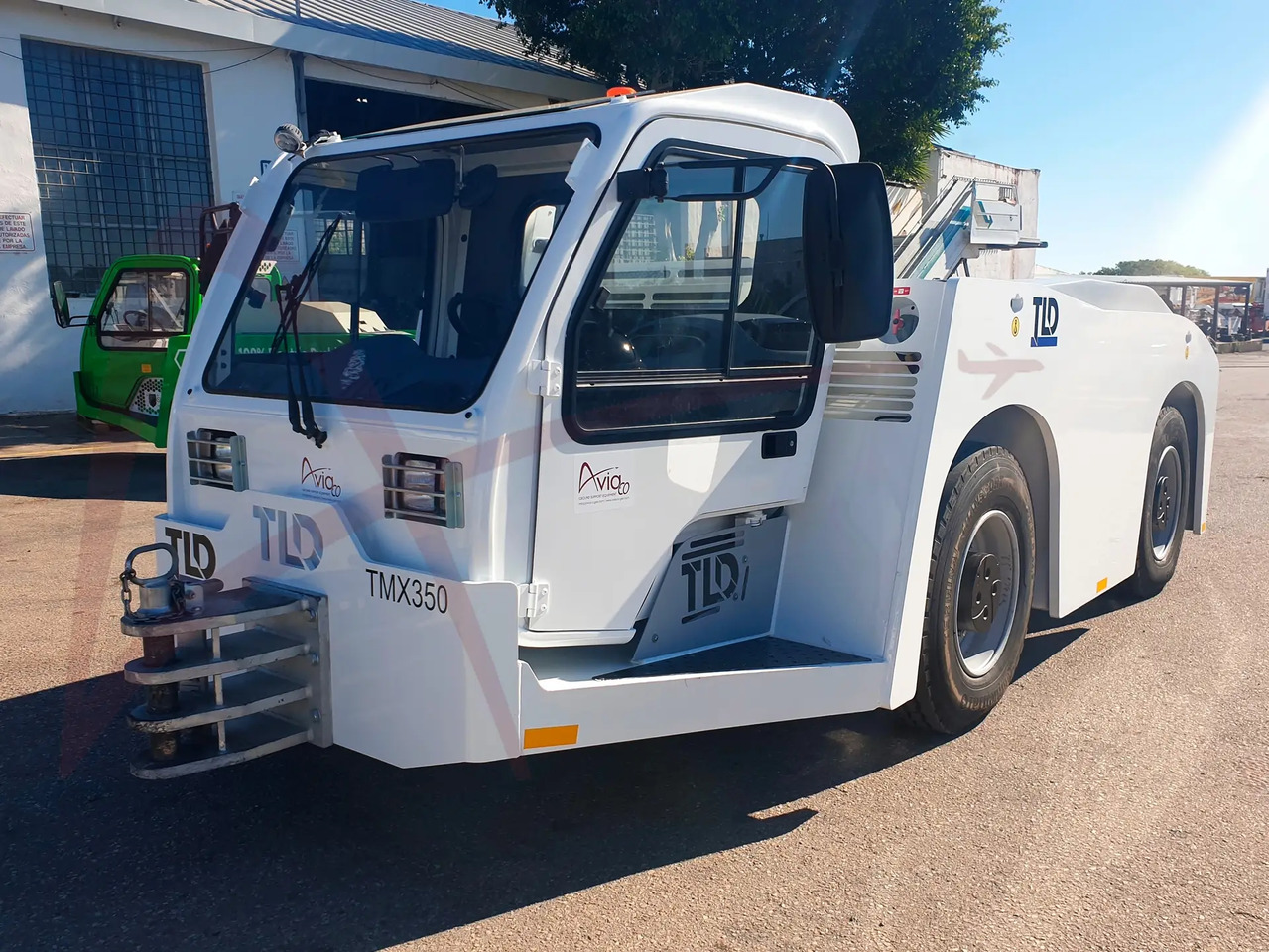 TLD TMX 350-28 - Traktor za vuču zrakoplova: slika TLD TMX 350-28 - Traktor za vuču zrakoplova TLD TMX 350-28 - Traktor za vuču zrakoplova: slika TLD TMX 350-28 - Traktor za vuču zrakoplova