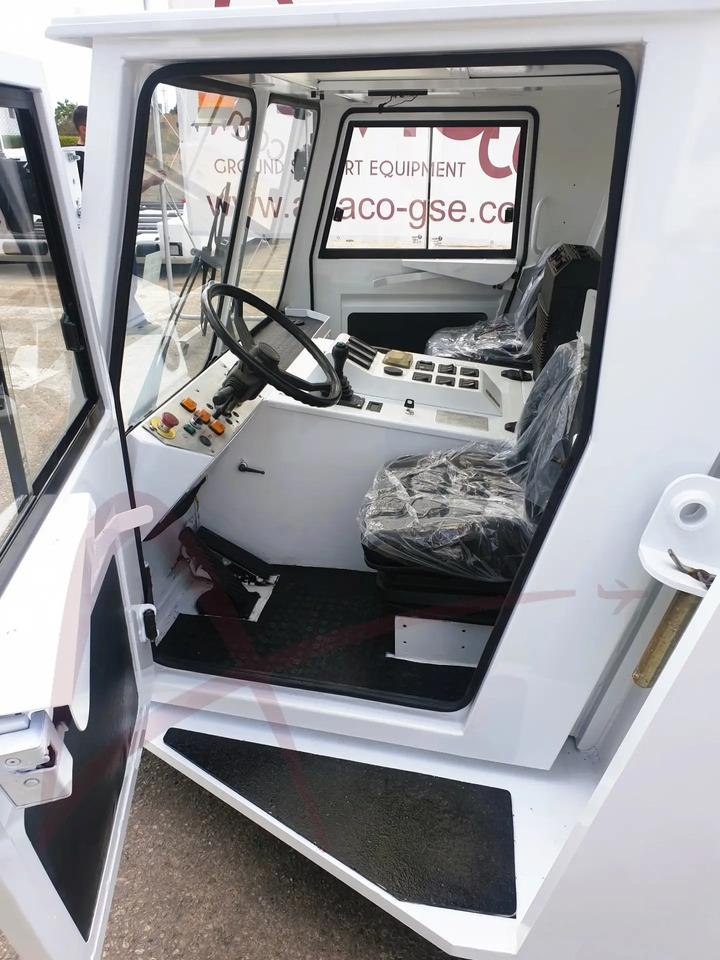 Traktor za vuču zrakoplova TLD TMX-450: slika Traktor za vuču zrakoplova TLD TMX-450 Traktor za vuču zrakoplova TLD TMX-450: slika Traktor za vuču zrakoplova TLD TMX-450