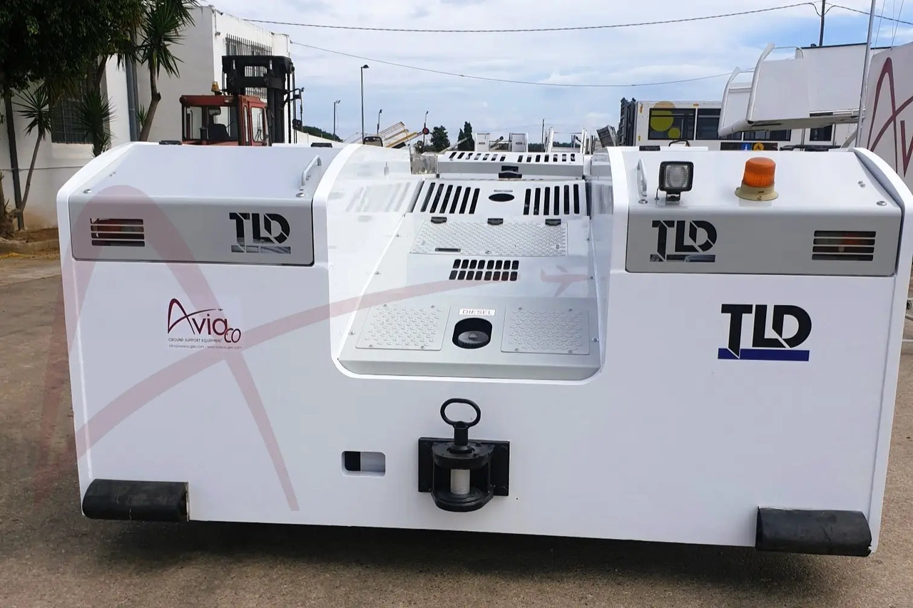 Traktor za vuču zrakoplova TLD TMX-450: slika Traktor za vuču zrakoplova TLD TMX-450 Traktor za vuču zrakoplova TLD TMX-450: slika Traktor za vuču zrakoplova TLD TMX-450