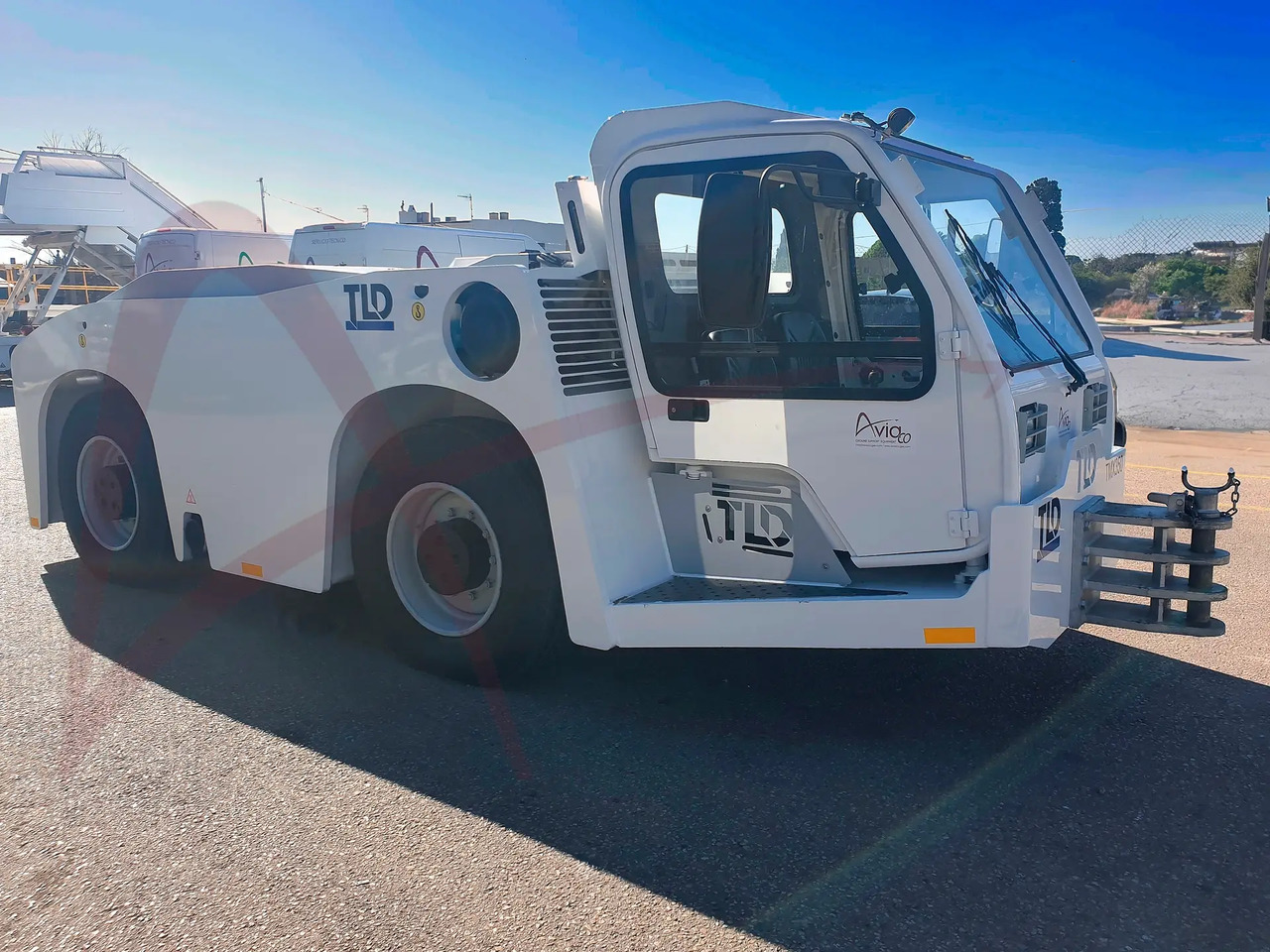 TLD TMX350-28 - Traktor za vuču zrakoplova: slika TLD TMX350-28 - Traktor za vuču zrakoplova TLD TMX350-28 - Traktor za vuču zrakoplova: slika TLD TMX350-28 - Traktor za vuču zrakoplova