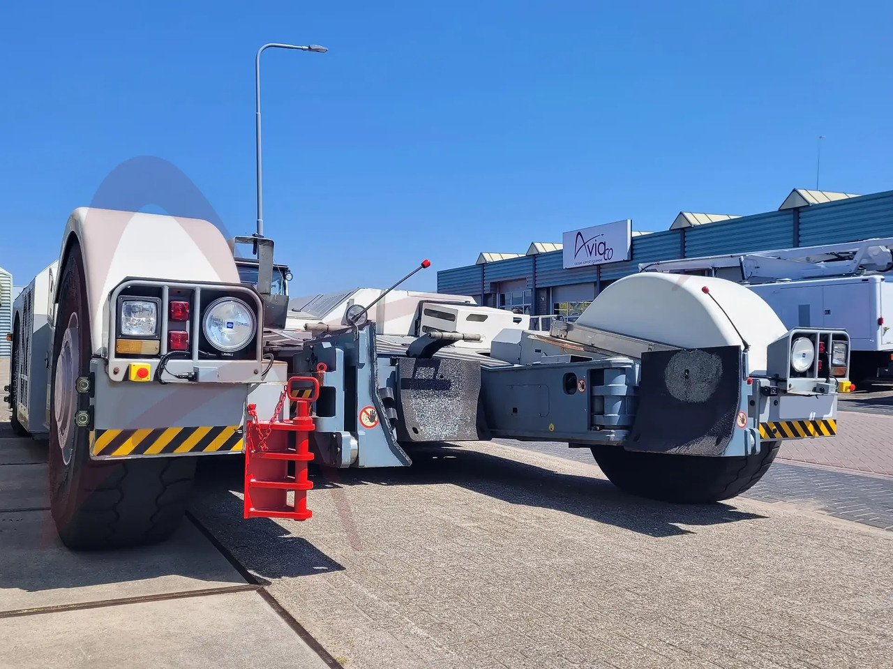 TLD TPX-500-MTS - Traktor za vuču zrakoplova: slika TLD TPX-500-MTS - Traktor za vuču zrakoplova TLD TPX-500-MTS - Traktor za vuču zrakoplova: slika TLD TPX-500-MTS - Traktor za vuču zrakoplova