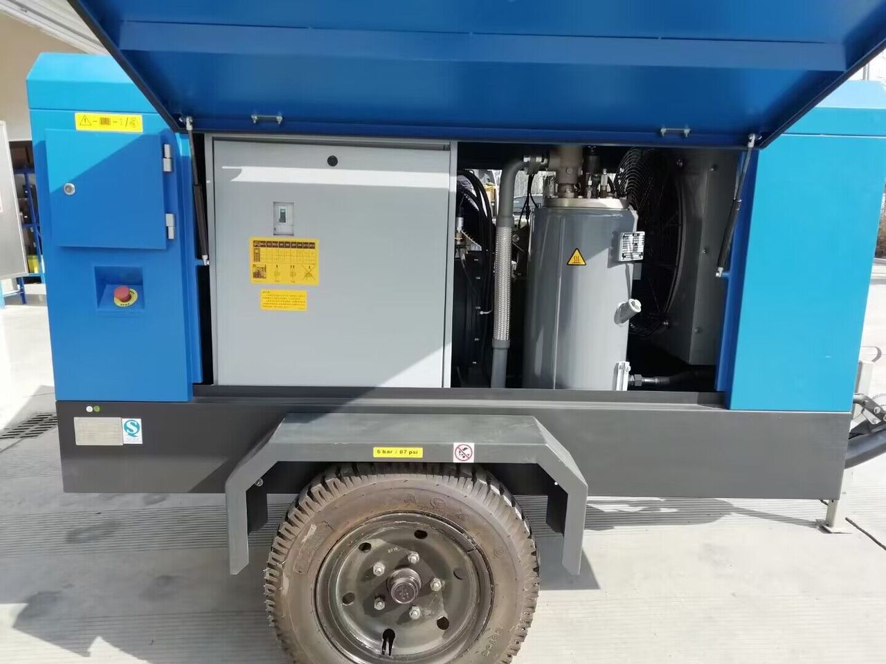 Liutech 120-12 424CFM 12Bar Portable Screw Diesel - Zračni kompresor: slika Liutech 120-12 424CFM 12Bar Portable Screw Diesel - Zračni kompresor Liutech 120-12 424CFM 12Bar Portable Screw Diesel - Zračni kompresor: slika Liutech 120-12 424CFM 12Bar Portable Screw Diesel - Zračni kompresor