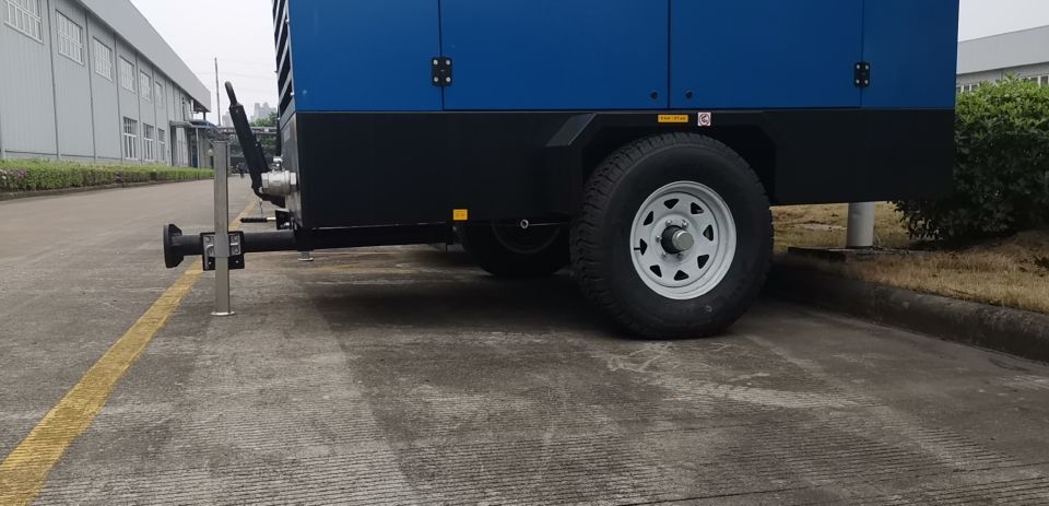 Liutech 320-20 1130CFM 20Bar Portable Screw Diesel - Zračni kompresor: slika Liutech 320-20 1130CFM 20Bar Portable Screw Diesel - Zračni kompresor Liutech 320-20 1130CFM 20Bar Portable Screw Diesel - Zračni kompresor: slika Liutech 320-20 1130CFM 20Bar Portable Screw Diesel - Zračni kompresor
