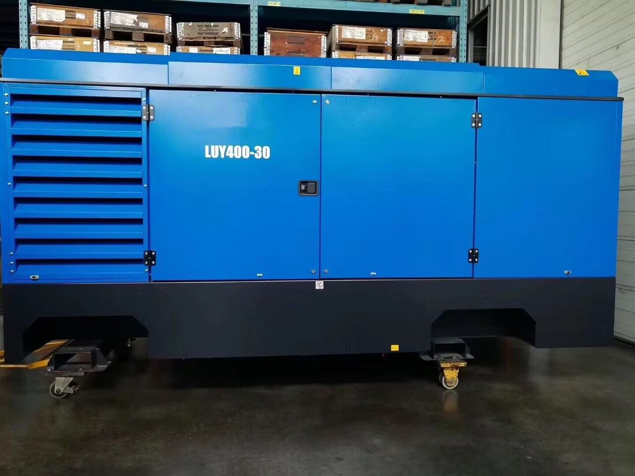 Liutech 400-30 1412CFM 30Bar Portable Screw Diesel - Zračni kompresor: slika Liutech 400-30 1412CFM 30Bar Portable Screw Diesel - Zračni kompresor Liutech 400-30 1412CFM 30Bar Portable Screw Diesel - Zračni kompresor: slika Liutech 400-30 1412CFM 30Bar Portable Screw Diesel - Zračni kompresor