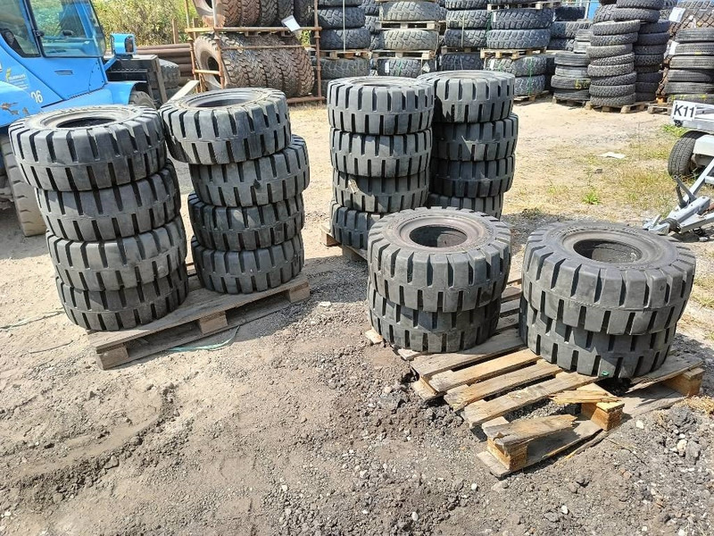 Banden landbouwbanden michelin dunlop 9.5R17.5 + 2 - Gume i felge za Građevinski strojevi: slika Banden landbouwbanden michelin dunlop 9.5R17.5 + 2 - Gume i felge za Građevinski strojevi Banden landbouwbanden michelin dunlop 9.5R17.5 + 2 - Gume i felge za Građevinski strojevi: slika Banden landbouwbanden michelin dunlop 9.5R17.5 + 2 - Gume i felge za Građevinski strojevi