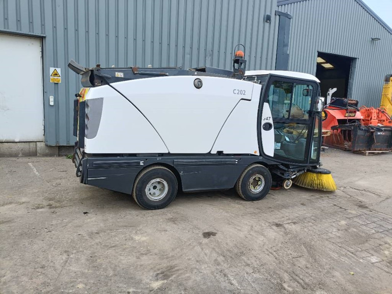 Bucher C 202 compact street sweeper johnson - Cestovna čistilica: slika Bucher C 202 compact street sweeper johnson - Cestovna čistilica Bucher C 202 compact street sweeper johnson - Cestovna čistilica: slika Bucher C 202 compact street sweeper johnson - Cestovna čistilica