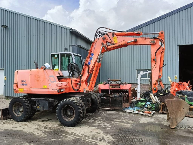 FIAT-HITACHI FH120W bandenkraan Wheel Excavator graafmachine - Bager na kotačima: slika FIAT-HITACHI FH120W bandenkraan Wheel Excavator graafmachine - Bager na kotačima FIAT-HITACHI FH120W bandenkraan Wheel Excavator graafmachine - Bager na kotačima: slika FIAT-HITACHI FH120W bandenkraan Wheel Excavator graafmachine - Bager na kotačima