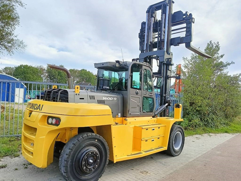 Hyundai 160 D-9 heftruck forklift stapler 16 ton CE - Diesel viličar: slika Hyundai 160 D-9 heftruck forklift stapler 16 ton CE - Diesel viličar Hyundai 160 D-9 heftruck forklift stapler 16 ton CE - Diesel viličar: slika Hyundai 160 D-9 heftruck forklift stapler 16 ton CE - Diesel viličar