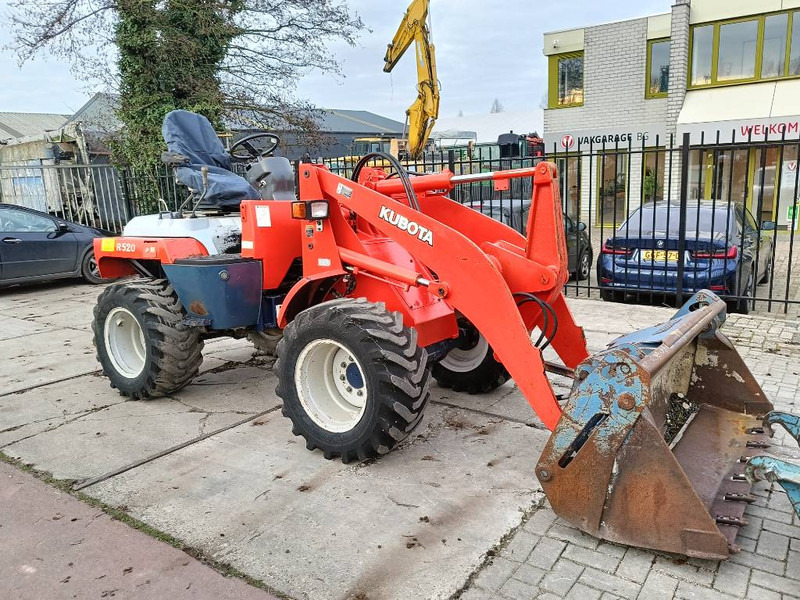 Kubota R 520 shovel wiellader loader lader met bak/vorken - Utovarivač na kotačima: slika Kubota R 520 shovel wiellader loader lader met bak/vorken - Utovarivač na kotačima Kubota R 520 shovel wiellader loader lader met bak/vorken - Utovarivač na kotačima: slika Kubota R 520 shovel wiellader loader lader met bak/vorken - Utovarivač na kotačima