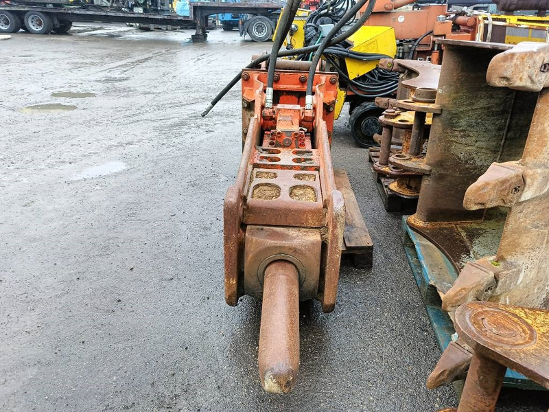 Hidraulični čekić za Građevinski strojevi NPK E 210 GH9 hamer hammer hydraulic 18-25 ton 2000: slika Hidraulični čekić za Građevinski strojevi NPK E 210 GH9 hamer hammer hydraulic 18-25 ton 2000 Hidraulični čekić za Građevinski strojevi NPK E 210 GH9 hamer hammer hydraulic 18-25 ton 2000: slika Hidraulični čekić za Građevinski strojevi NPK E 210 GH9 hamer hammer hydraulic 18-25 ton 2000