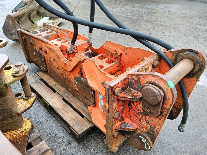 NPK E 210 GH9 hamer hammer hydraulic 18-25 ton 2000 - Hidraulični čekić za Građevinski strojevi: slika NPK E 210 GH9 hamer hammer hydraulic 18-25 ton 2000 - Hidraulični čekić za Građevinski strojevi NPK E 210 GH9 hamer hammer hydraulic 18-25 ton 2000 - Hidraulični čekić za Građevinski strojevi: slika NPK E 210 GH9 hamer hammer hydraulic 18-25 ton 2000 - Hidraulični čekić za Građevinski strojevi