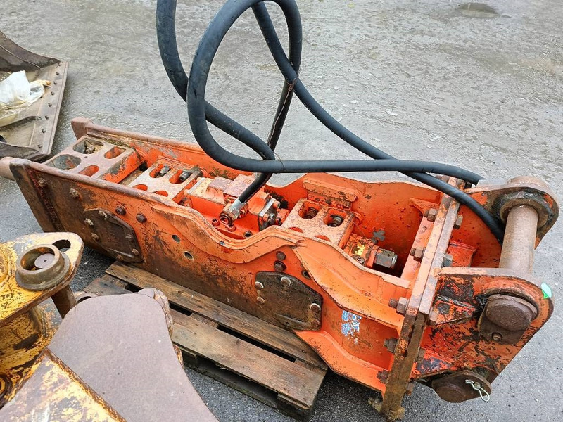 Hidraulični čekić za Građevinski strojevi NPK E 210 GH9 hamer hammer hydraulic 18-25 ton 2000: slika Hidraulični čekić za Građevinski strojevi NPK E 210 GH9 hamer hammer hydraulic 18-25 ton 2000 Hidraulični čekić za Građevinski strojevi NPK E 210 GH9 hamer hammer hydraulic 18-25 ton 2000: slika Hidraulični čekić za Građevinski strojevi NPK E 210 GH9 hamer hammer hydraulic 18-25 ton 2000