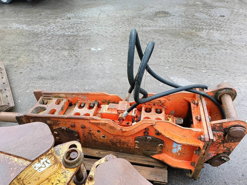 Hidraulični čekić za Građevinski strojevi NPK E 210 GH9 hamer hammer hydraulic 18-25 ton 2000: slika Hidraulični čekić za Građevinski strojevi NPK E 210 GH9 hamer hammer hydraulic 18-25 ton 2000 Hidraulični čekić za Građevinski strojevi NPK E 210 GH9 hamer hammer hydraulic 18-25 ton 2000: slika Hidraulični čekić za Građevinski strojevi NPK E 210 GH9 hamer hammer hydraulic 18-25 ton 2000