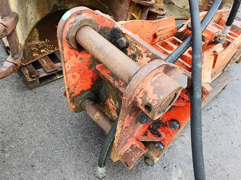 Hidraulični čekić za Građevinski strojevi NPK E 210 GH9 hamer hammer hydraulic 18-25 ton 2000: slika Hidraulični čekić za Građevinski strojevi NPK E 210 GH9 hamer hammer hydraulic 18-25 ton 2000 Hidraulični čekić za Građevinski strojevi NPK E 210 GH9 hamer hammer hydraulic 18-25 ton 2000: slika Hidraulični čekić za Građevinski strojevi NPK E 210 GH9 hamer hammer hydraulic 18-25 ton 2000