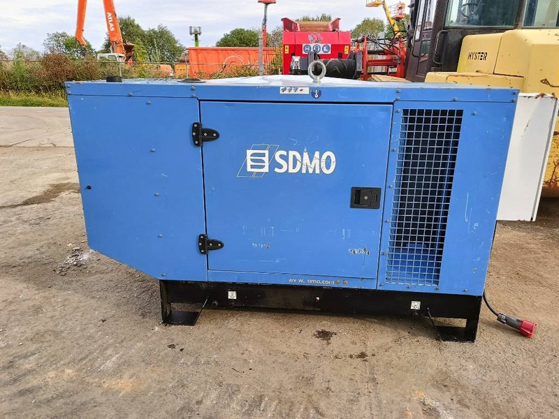 SDMO J 44 K 44kva 64 A 35 kw generator aggregaat silent - Generatorski set: slika SDMO J 44 K 44kva 64 A 35 kw generator aggregaat silent - Generatorski set SDMO J 44 K 44kva 64 A 35 kw generator aggregaat silent - Generatorski set: slika SDMO J 44 K 44kva 64 A 35 kw generator aggregaat silent - Generatorski set