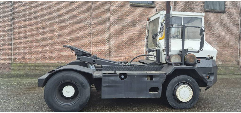 Terberg trt89 4x4 terminal trekker tractor port truck - Terminalni traktor: slika Terberg trt89 4x4 terminal trekker tractor port truck - Terminalni traktor Terberg trt89 4x4 terminal trekker tractor port truck - Terminalni traktor: slika Terberg trt89 4x4 terminal trekker tractor port truck - Terminalni traktor