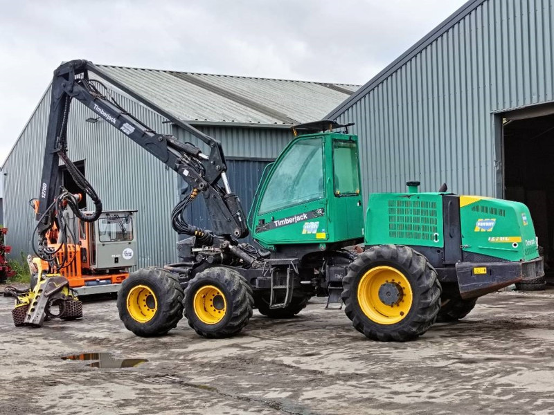 Timberjack 1270D harvester delimber bomenrooier 2004 CE airco - Kombajn: slika Timberjack 1270D harvester delimber bomenrooier 2004 CE airco - Kombajn Timberjack 1270D harvester delimber bomenrooier 2004 CE airco - Kombajn: slika Timberjack 1270D harvester delimber bomenrooier 2004 CE airco - Kombajn