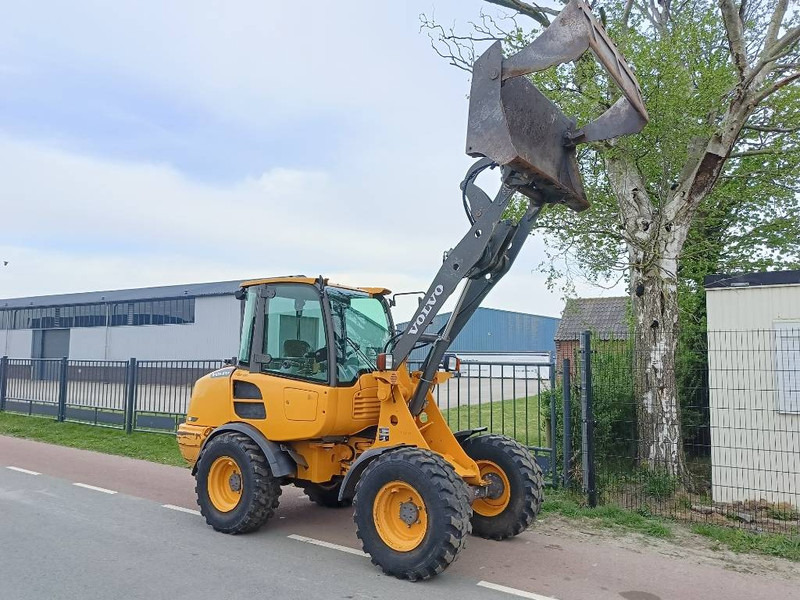 Volvo L 20 F-P shovel wiellader loader lader 2012 bak - Utovarivač na kotačima: slika Volvo L 20 F-P shovel wiellader loader lader 2012 bak - Utovarivač na kotačima Volvo L 20 F-P shovel wiellader loader lader 2012 bak - Utovarivač na kotačima: slika Volvo L 20 F-P shovel wiellader loader lader 2012 bak - Utovarivač na kotačima