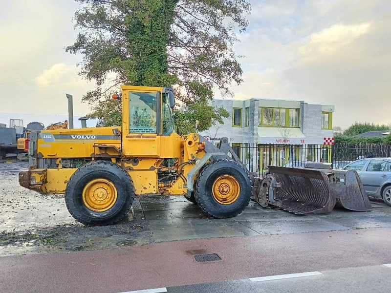 Volvo L 70 C shovel wiellader loader shovel + 3 bakken - Utovarivač na kotačima: slika Volvo L 70 C shovel wiellader loader shovel + 3 bakken - Utovarivač na kotačima Volvo L 70 C shovel wiellader loader shovel + 3 bakken - Utovarivač na kotačima: slika Volvo L 70 C shovel wiellader loader shovel + 3 bakken - Utovarivač na kotačima