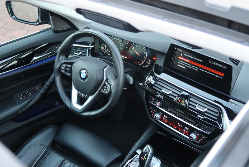 BMW 5 Serie 520i Corporate High Executive SCHUIFDAK/ NAPPA-LEDER/ ACC/ HEAD-UP/ H&K / ETC. - Limuzina: slika BMW 5 Serie 520i Corporate High Executive SCHUIFDAK/ NAPPA-LEDER/ ACC/ HEAD-UP/ H&K / ETC. - Limuzina BMW 5 Serie 520i Corporate High Executive SCHUIFDAK/ NAPPA-LEDER/ ACC/ HEAD-UP/ H&K / ETC. - Limuzina: slika BMW 5 Serie 520i Corporate High Executive SCHUIFDAK/ NAPPA-LEDER/ ACC/ HEAD-UP/ H&K / ETC. - Limuzina