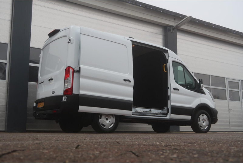 Furgon Ford Transit 350 2.0 TDCI L2H2 RWD CAMERA/ APPLE CARPLAY/ AIRCO/ CRUISE/ TREKHAAK: slika Furgon Ford Transit 350 2.0 TDCI L2H2 RWD CAMERA/ APPLE CARPLAY/ AIRCO/ CRUISE/ TREKHAAK